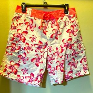 Ocean Pasific floral short good like new size 10